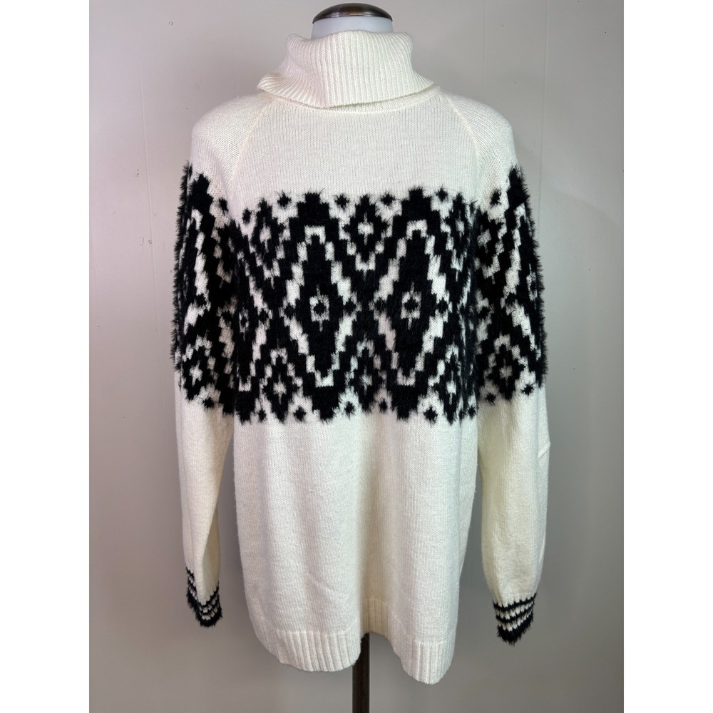 Maurices Sweater XL White Black Geometric Fuzzy Turtleneck Pullover Women's